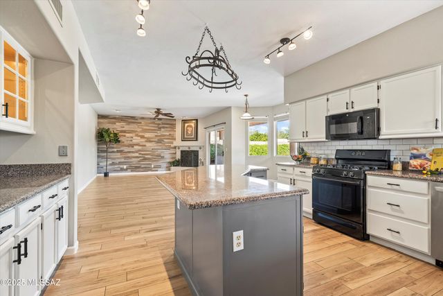 12734 N Pioneer Way, Tucson, AZ 85755