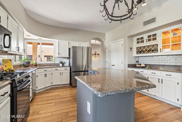 12734 N Pioneer Way, Tucson, AZ 85755