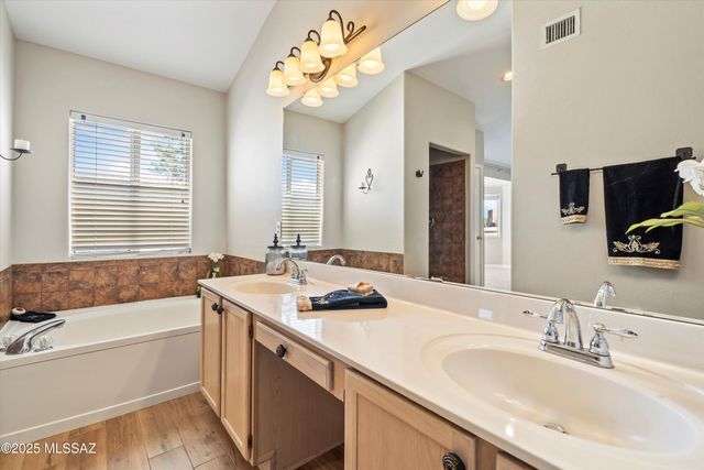 12734 N Pioneer Way, Tucson, AZ 85755