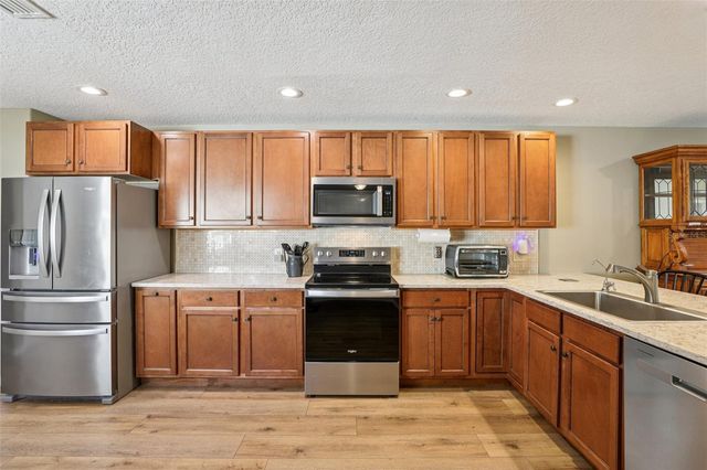 2216 CYPRESS COVE DRIVE H3, Tavares, FL 32778