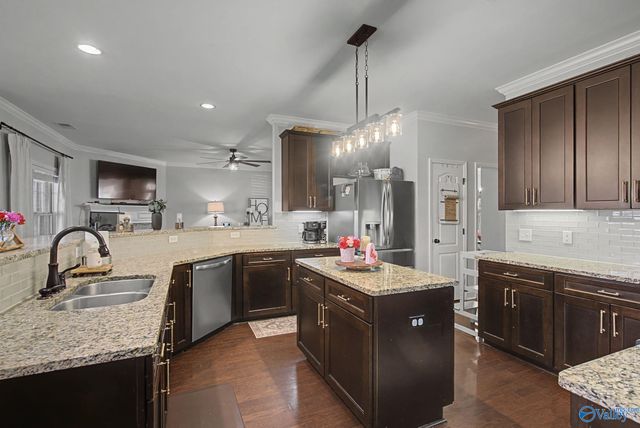 7405 Cobblefield Drive SE, Owens Cross Roads, AL 35763