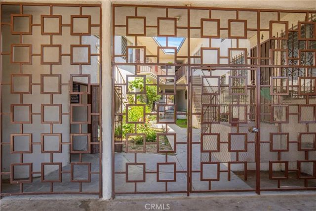 1117 S Spaulding, Los Angeles, CA 90019