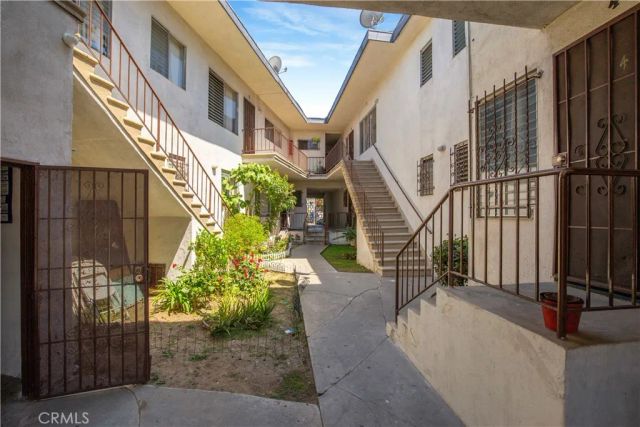 1117 S Spaulding, Los Angeles, CA 90019