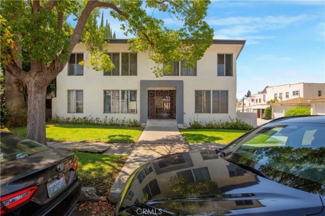 1117 S Spaulding, Los Angeles, CA 90019