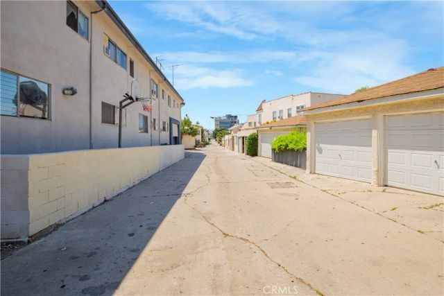 1117 S Spaulding, Los Angeles, CA 90019