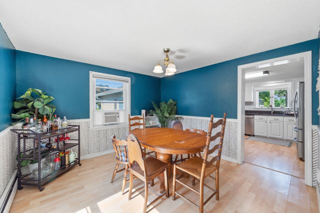 380 Plumtree Rd, Springfield, MA 01118