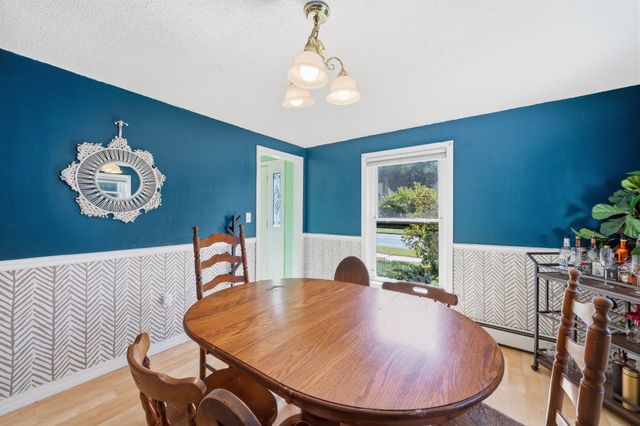 380 Plumtree Rd, Springfield, MA 01118