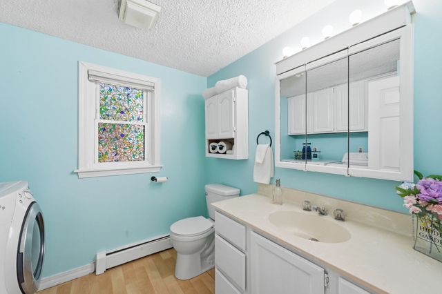 380 Plumtree Rd, Springfield, MA 01118