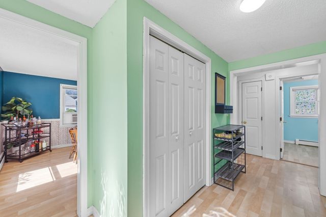 380 Plumtree Rd, Springfield, MA 01118
