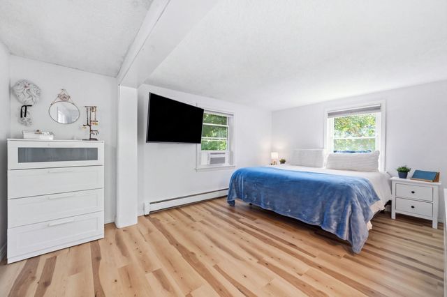 380 Plumtree Rd, Springfield, MA 01118