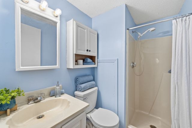 380 Plumtree Rd, Springfield, MA 01118