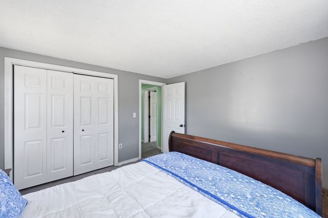 380 Plumtree Rd, Springfield, MA 01118
