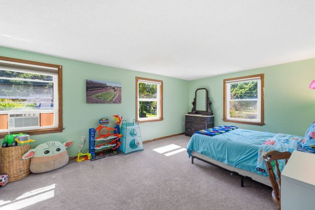380 Plumtree Rd, Springfield, MA 01118
