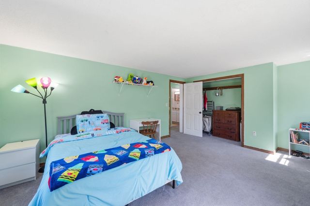 380 Plumtree Rd, Springfield, MA 01118