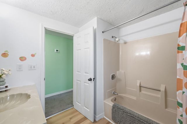 380 Plumtree Rd, Springfield, MA 01118