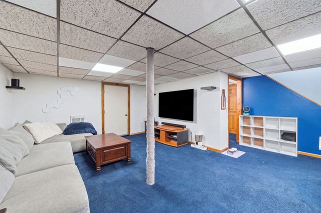 380 Plumtree Rd, Springfield, MA 01118