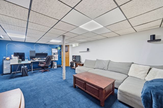380 Plumtree Rd, Springfield, MA 01118