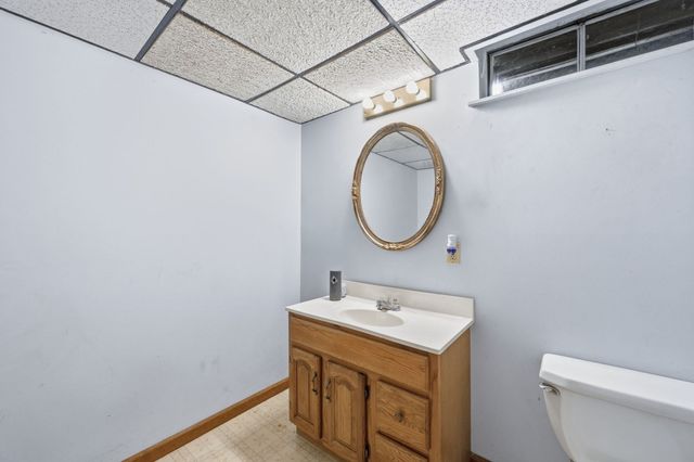 380 Plumtree Rd, Springfield, MA 01118