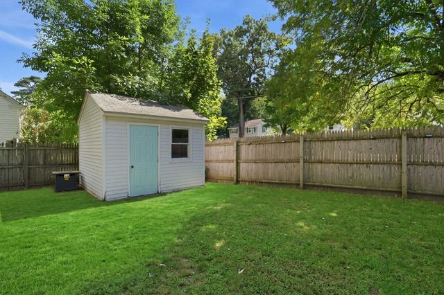 380 Plumtree Rd, Springfield, MA 01118
