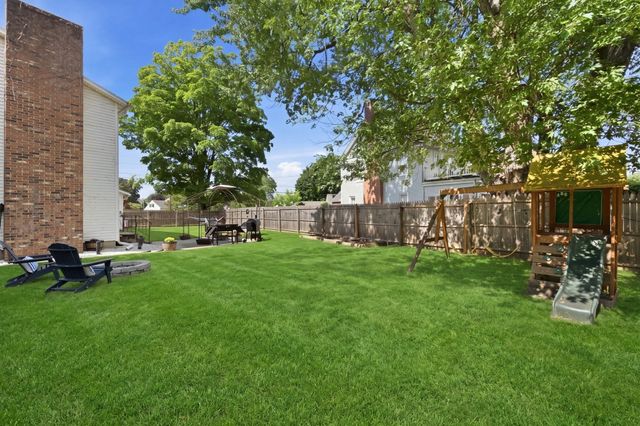 380 Plumtree Rd, Springfield, MA 01118