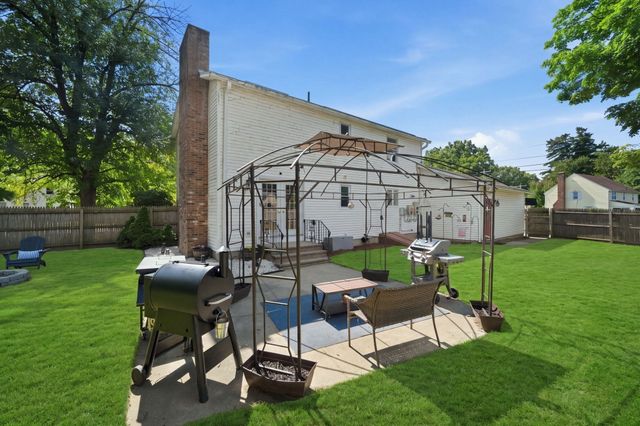380 Plumtree Rd, Springfield, MA 01118