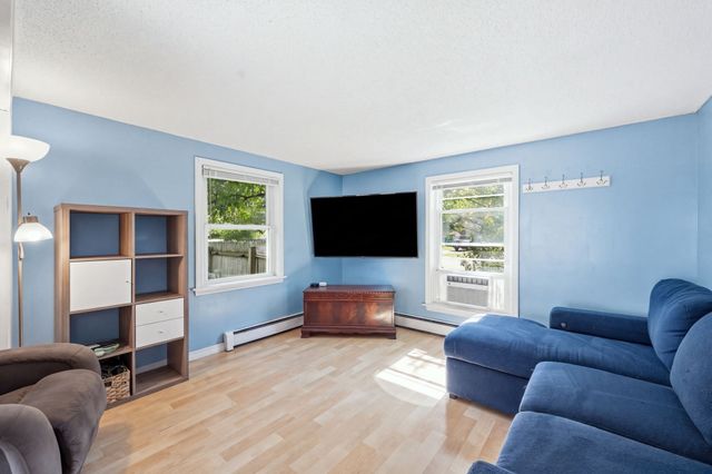 380 Plumtree Rd, Springfield, MA 01118
