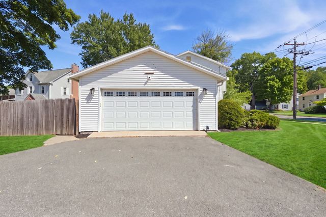 380 Plumtree Rd, Springfield, MA 01118