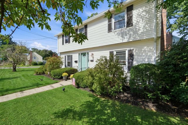 380 Plumtree Rd, Springfield, MA 01118