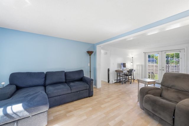 380 Plumtree Rd, Springfield, MA 01118