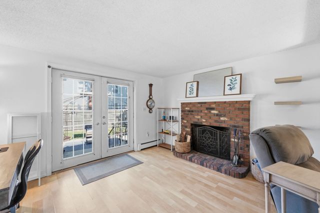 380 Plumtree Rd, Springfield, MA 01118