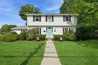 380 Plumtree Rd, Springfield, MA 01118