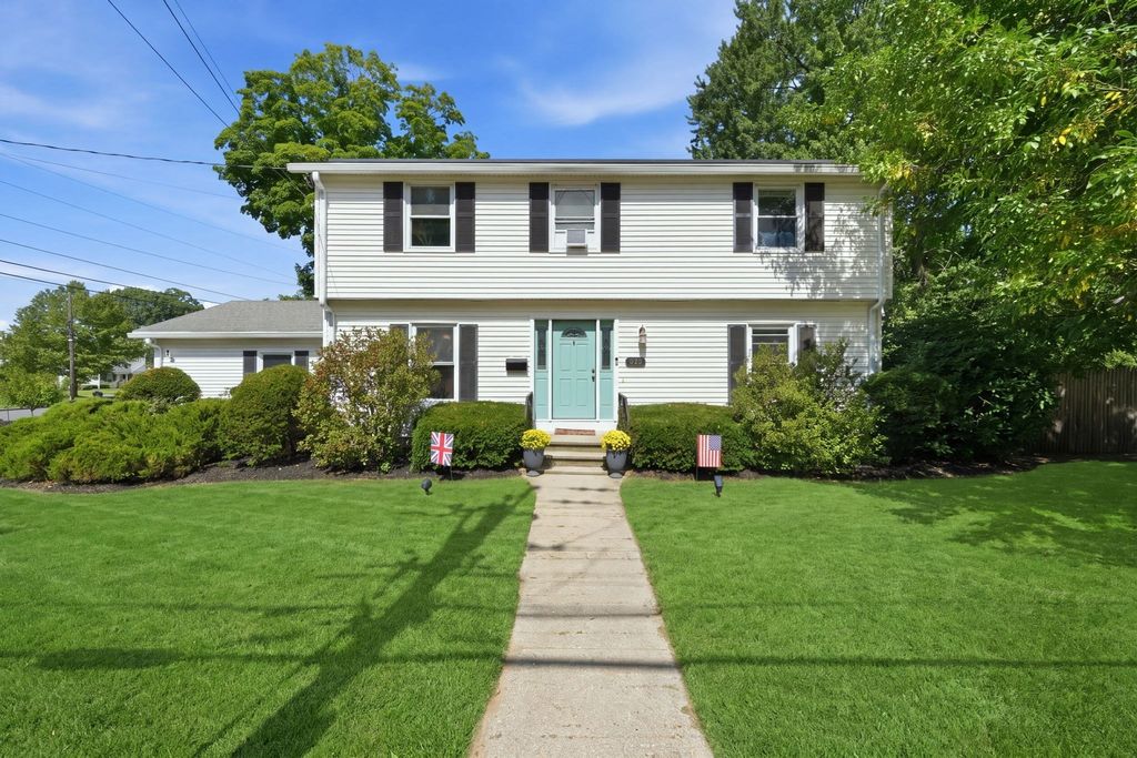 380 Plumtree Rd, Springfield, MA 01118