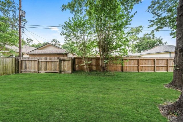 8 Flint Street, Conroe, TX 77301