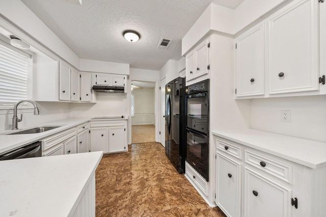 8 Flint Street, Conroe, TX 77301