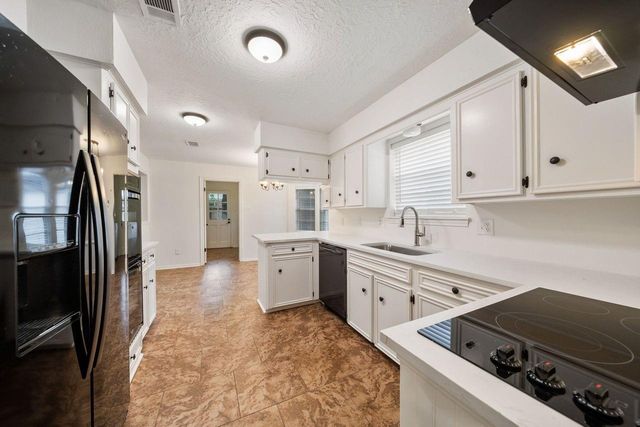 8 Flint Street, Conroe, TX 77301