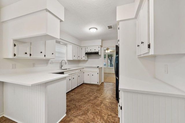 8 Flint Street, Conroe, TX 77301