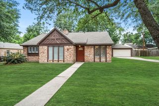 8 Flint Street, Conroe, TX 77301