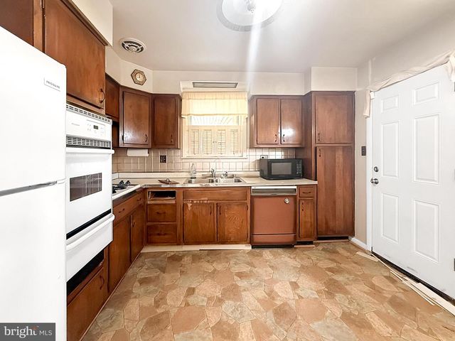 6404 SUMMERHILL RD, Temple Hills, MD 20748