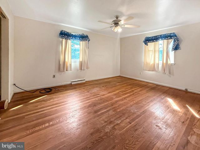 6404 SUMMERHILL RD, Temple Hills, MD 20748