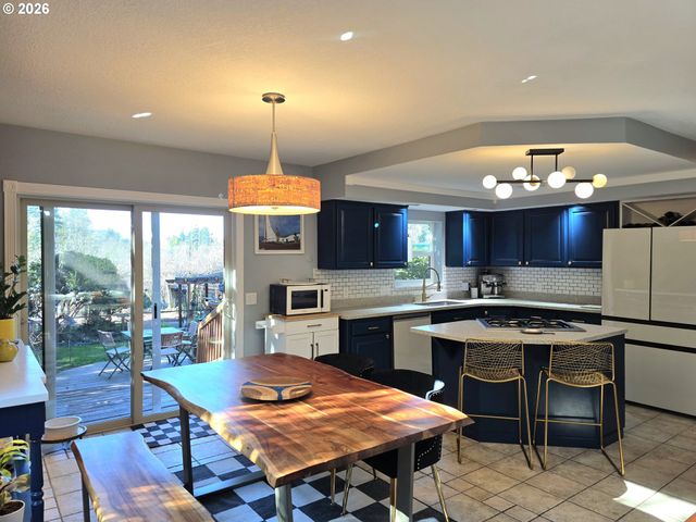 417 Se ROBERTS Ave, Gresham, OR 97080