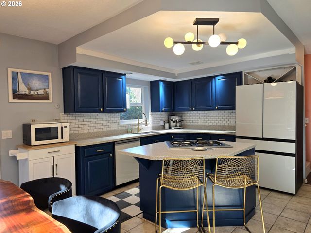 417 Se ROBERTS Ave, Gresham, OR 97080