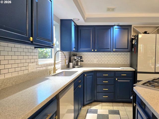 417 Se ROBERTS Ave, Gresham, OR 97080