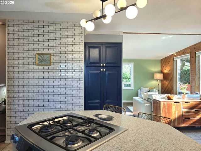 417 Se ROBERTS Ave, Gresham, OR 97080