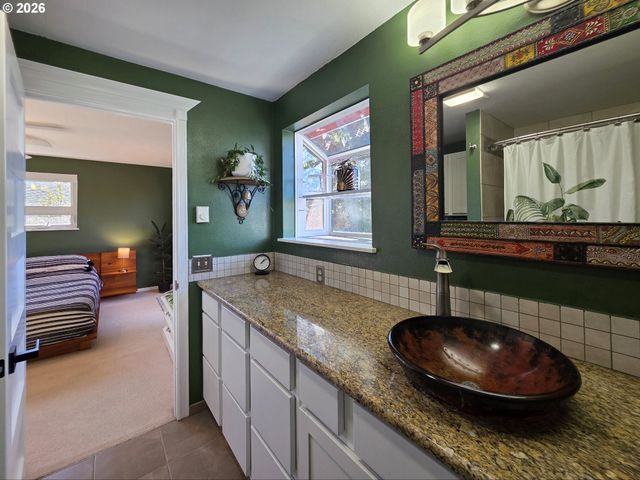 417 Se ROBERTS Ave, Gresham, OR 97080