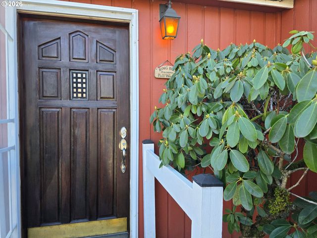 417 Se ROBERTS Ave, Gresham, OR 97080