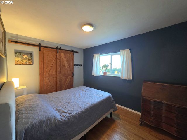 417 Se ROBERTS Ave, Gresham, OR 97080