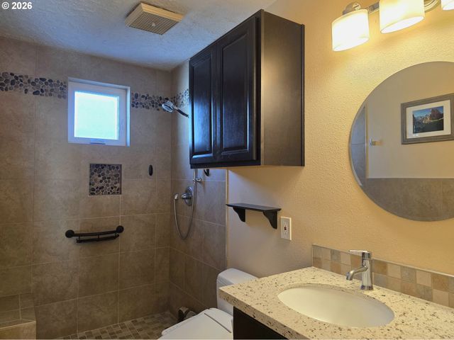 417 Se ROBERTS Ave, Gresham, OR 97080