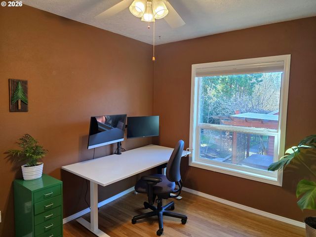 417 Se ROBERTS Ave, Gresham, OR 97080