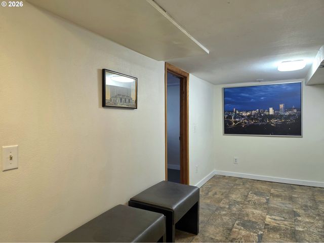 417 Se ROBERTS Ave, Gresham, OR 97080