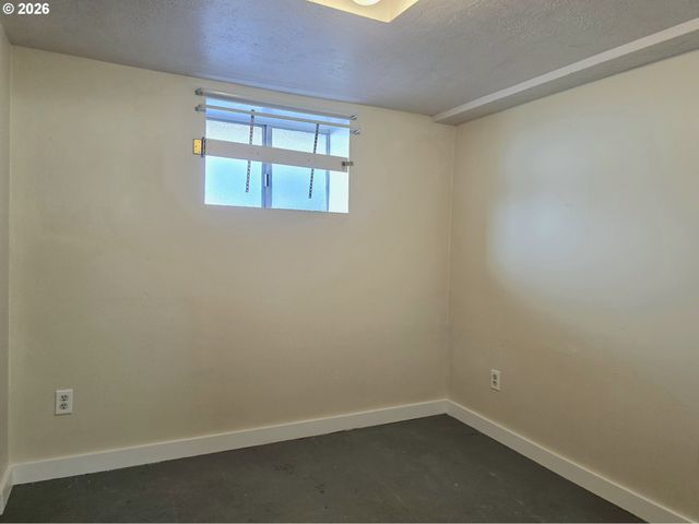 417 Se ROBERTS Ave, Gresham, OR 97080